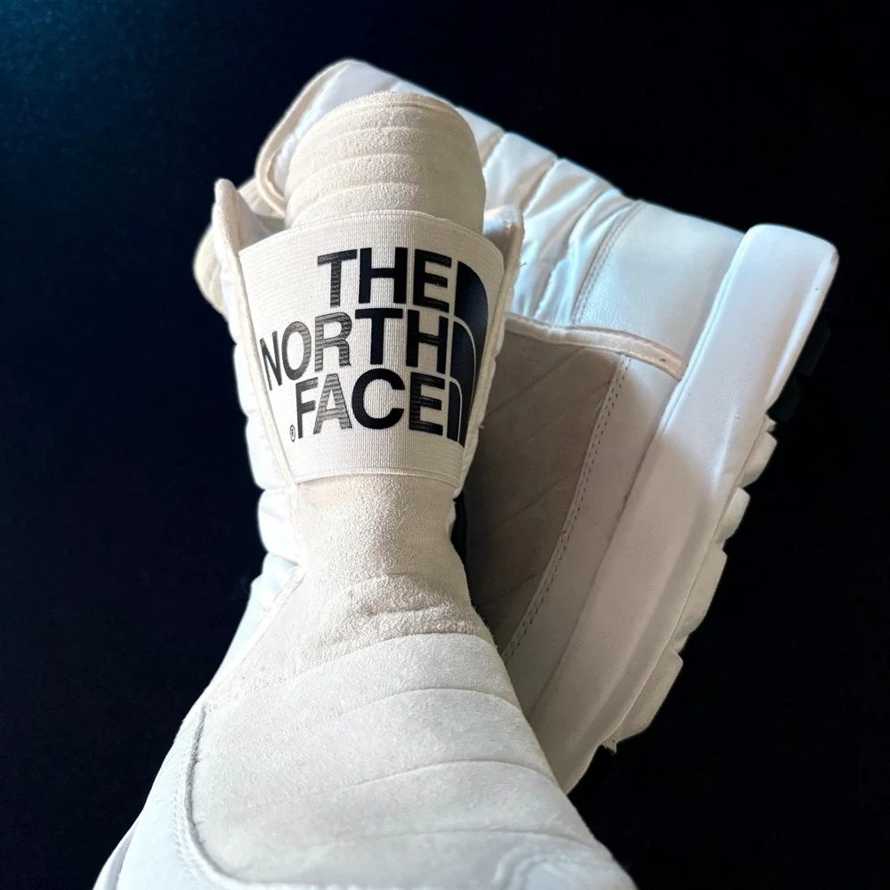 The North Face Ozone Park Winter Pull-On Boots white cream size 6 waterproof
